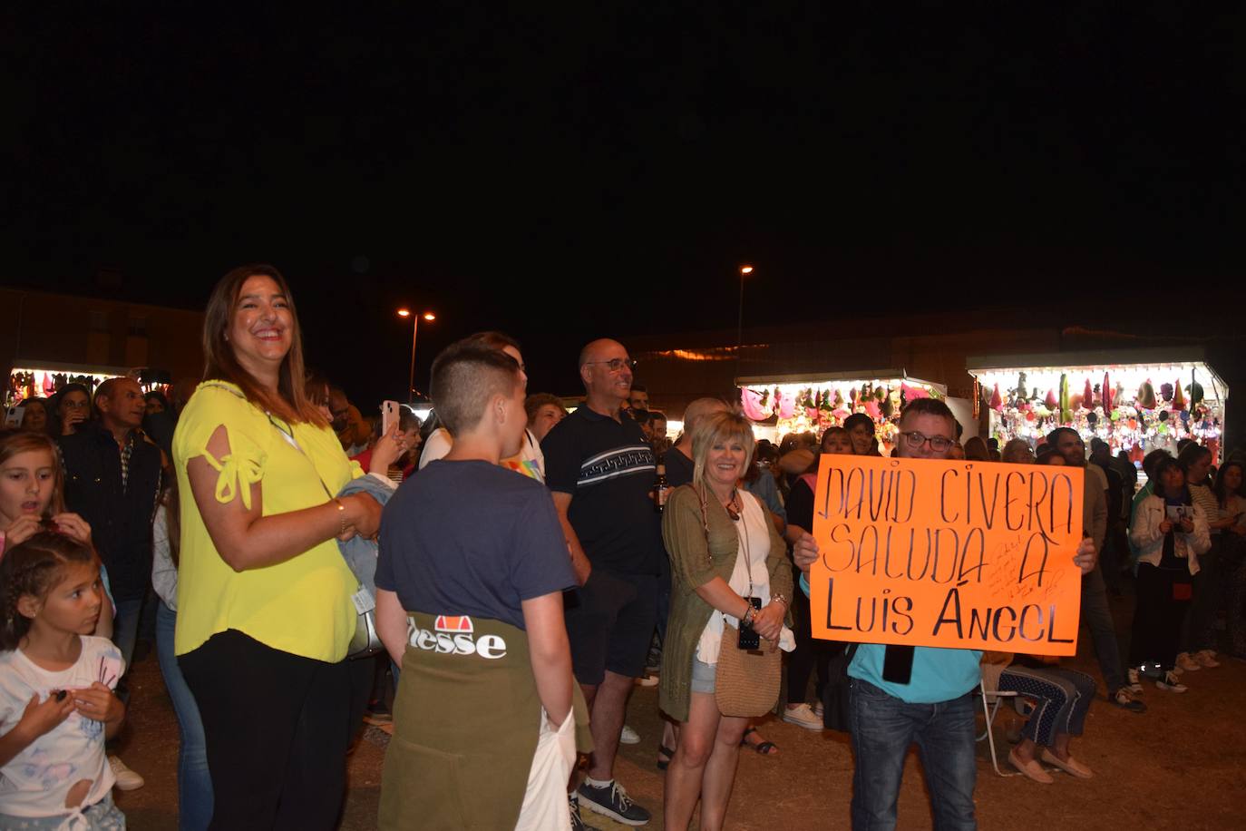 Fotos: David Civera encandila a su público en Santibáñez de la Peña