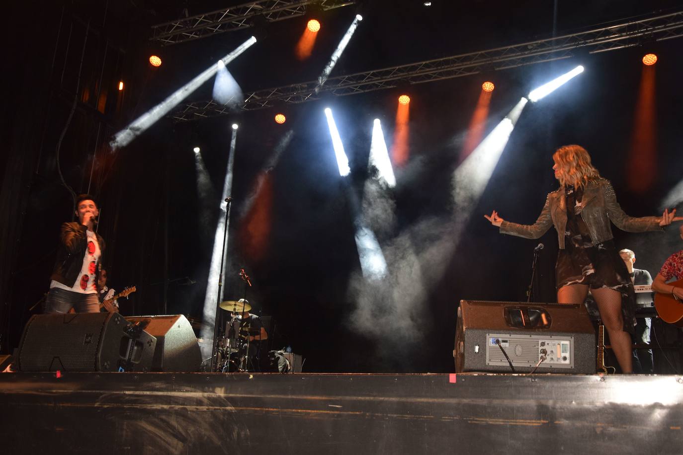 Fotos: David Civera encandila a su público en Santibáñez de la Peña