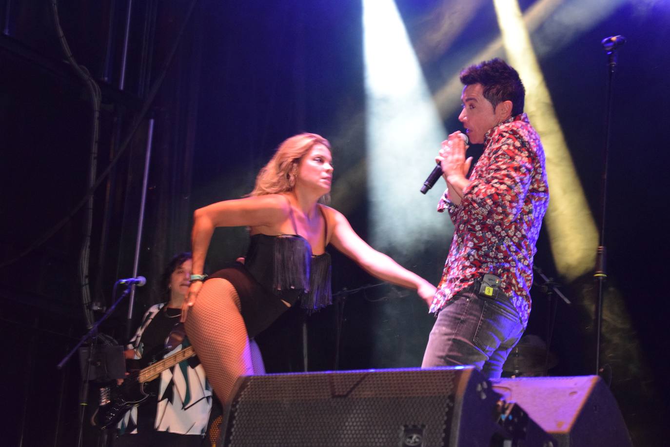 Fotos: David Civera encandila a su público en Santibáñez de la Peña