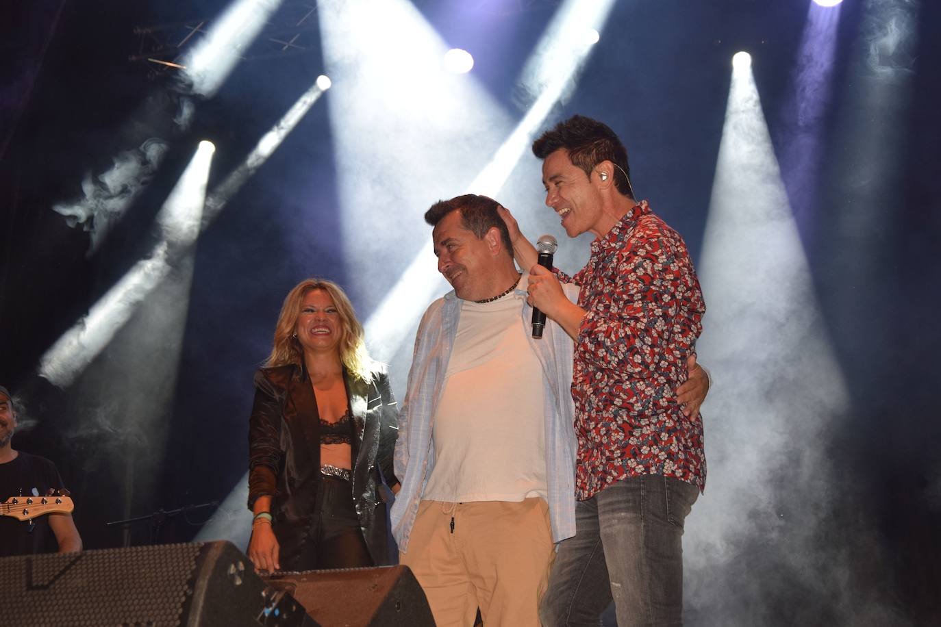 Fotos: David Civera encandila a su público en Santibáñez de la Peña