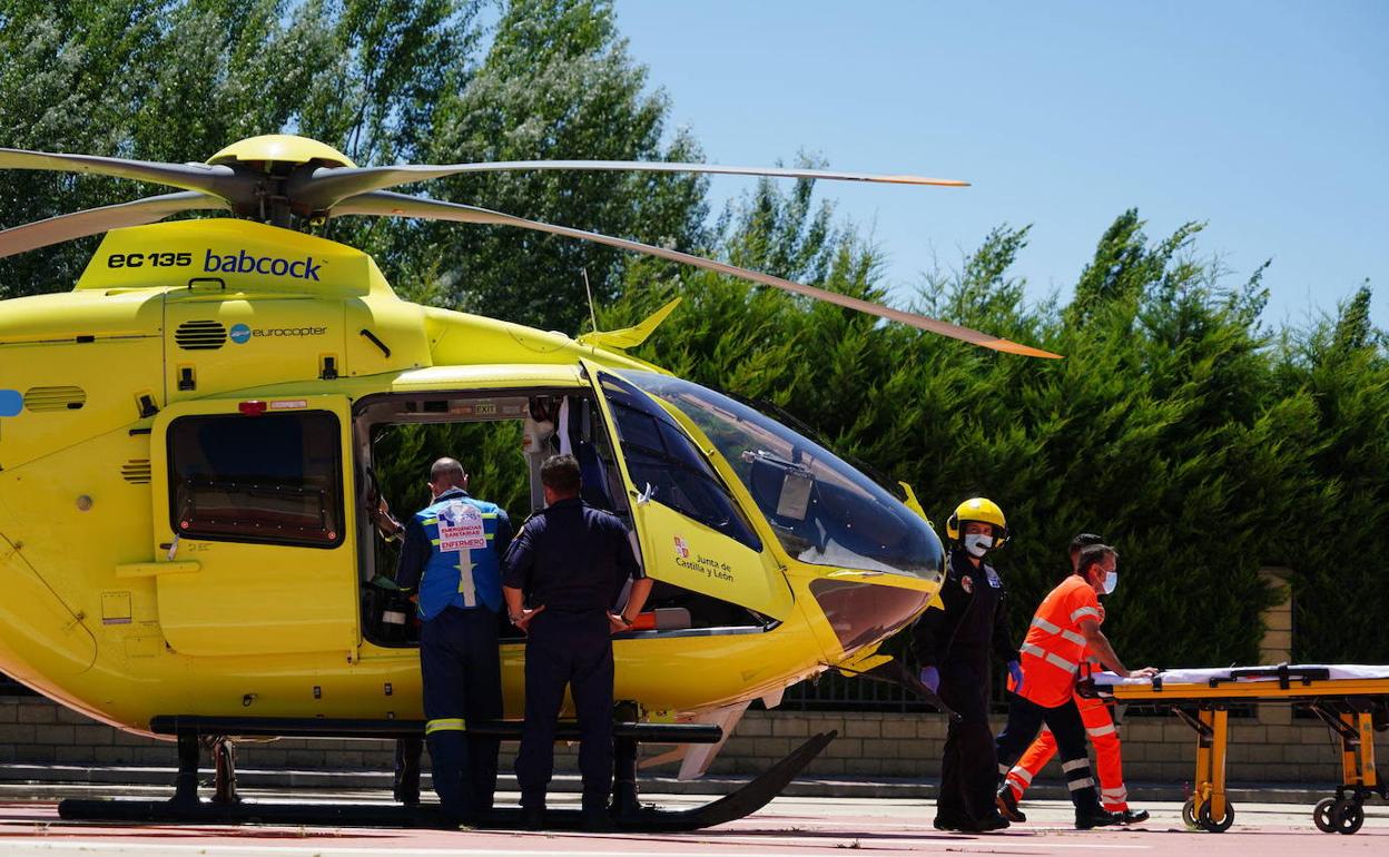 Herido tras quedar atrapado en su furgoneta en una salida de vía en Peñaranda de Bracamonte