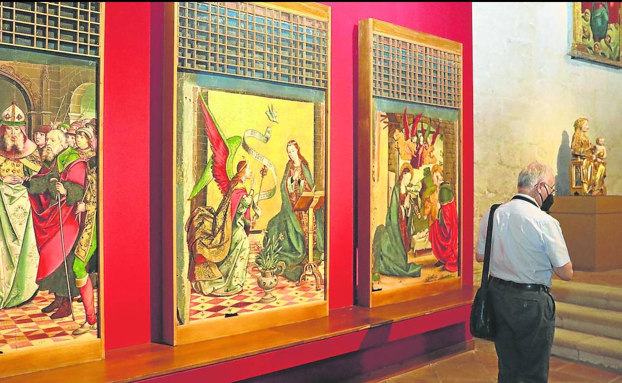 Tablas de Berruguete en la exposición de la iglesia de Santa María de Becerril de Campos.