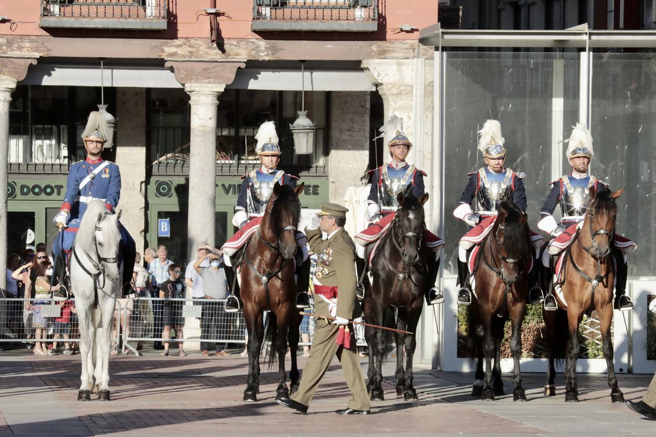 Fotos: Parada militar en honor a Santiago Apóstol en la Plaza Mayor de Valladolid