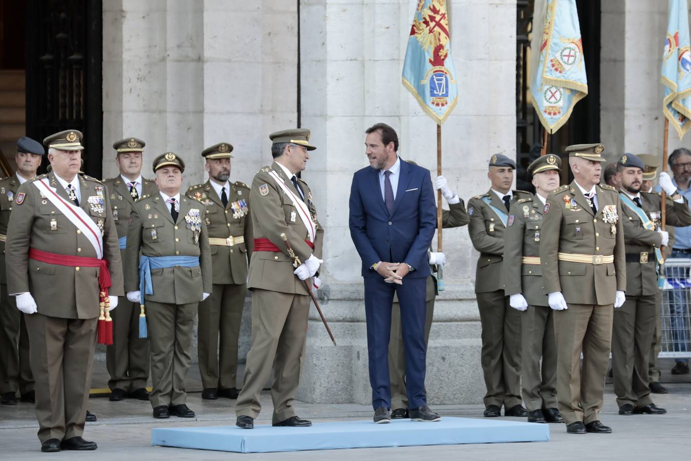 Fotos: Parada militar en honor a Santiago Apóstol en la Plaza Mayor de Valladolid