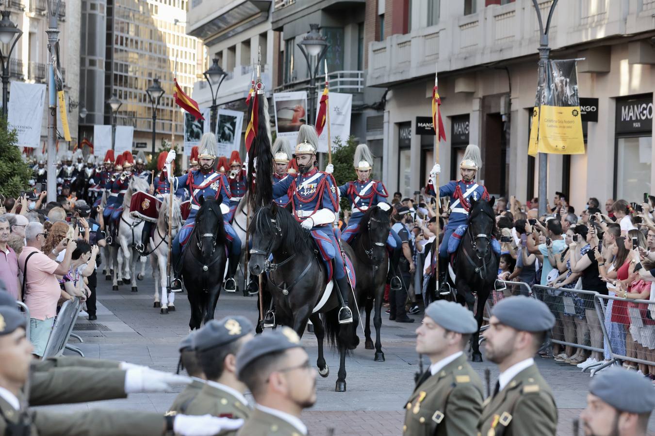 Fotos: Parada militar en honor a Santiago Apóstol en la Plaza Mayor de Valladolid