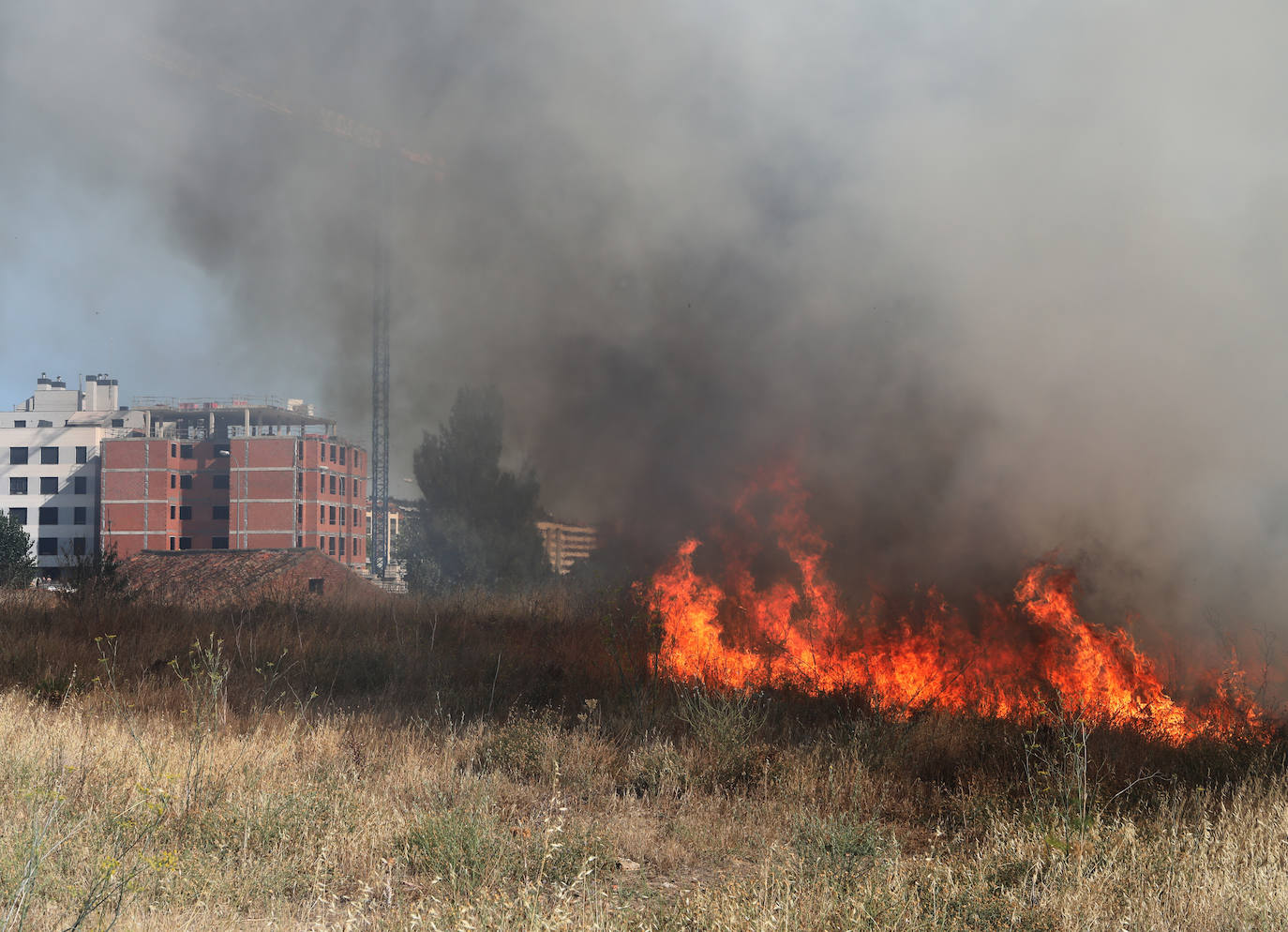 Fotos: Indendio en el barrio de San Antonio de Palencia