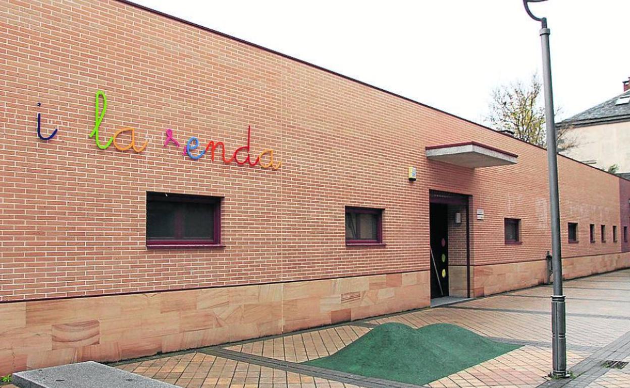 Fachada de la escuela municipal infantil La Senda. 