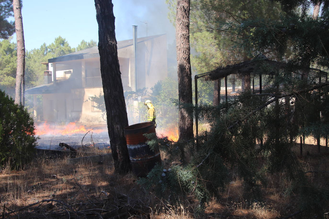 Imagen del incendio declarado en Cuéllar.