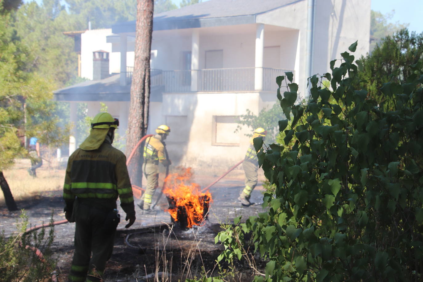 Imagen del incendio declarado en Cuéllar.