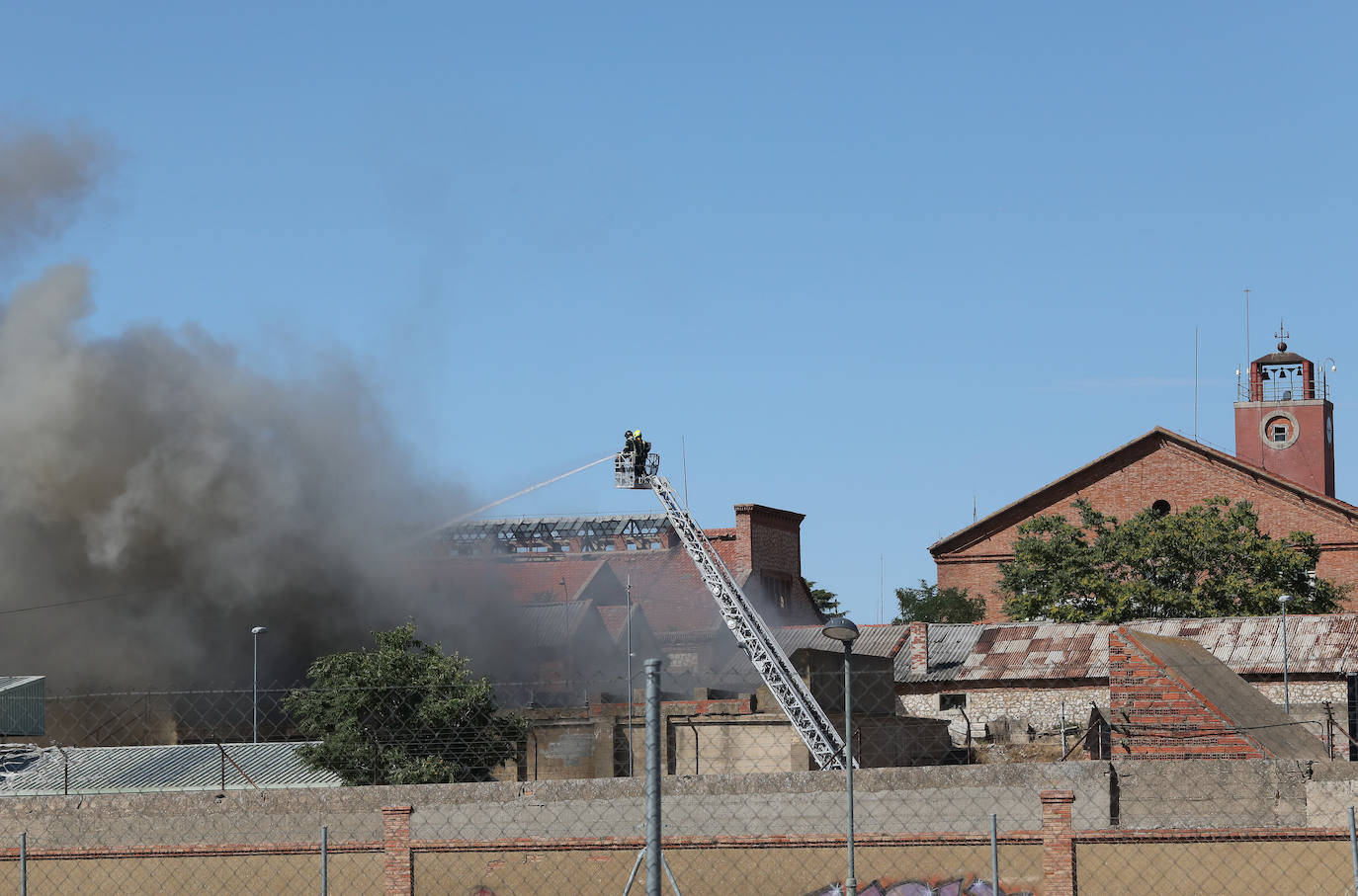 El fuego comenzó sobre las 16 horas de este jueves