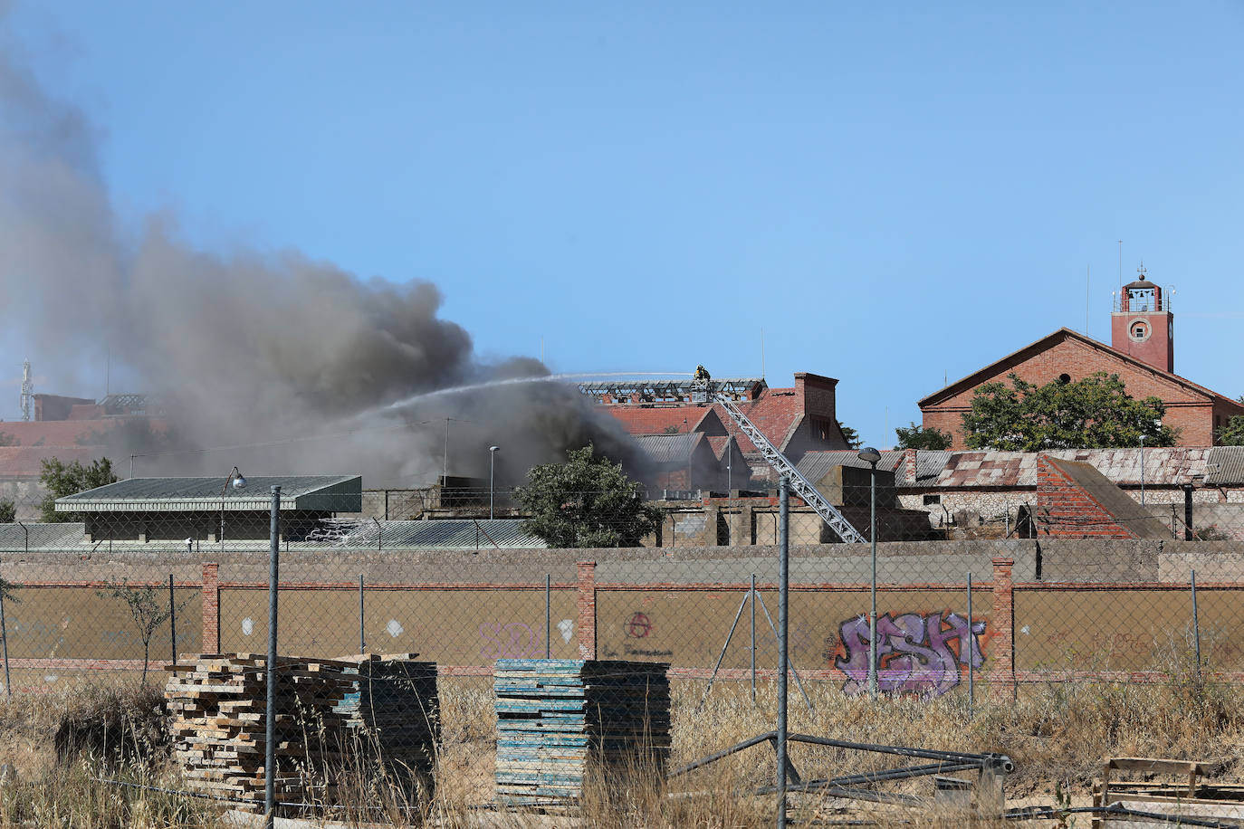 El fuego comenzó sobre las 16 horas de este jueves