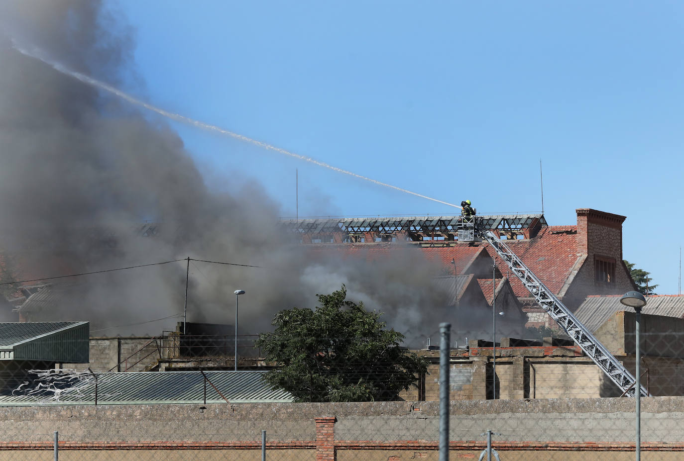 El fuego comenzó sobre las 16 horas de este jueves