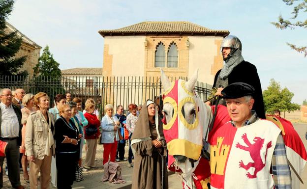 Visitas teatralizadas por el patrimonio de la localidad. 