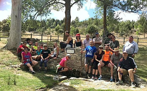 Participantes en la marcha por los Valles del Cerrato. 