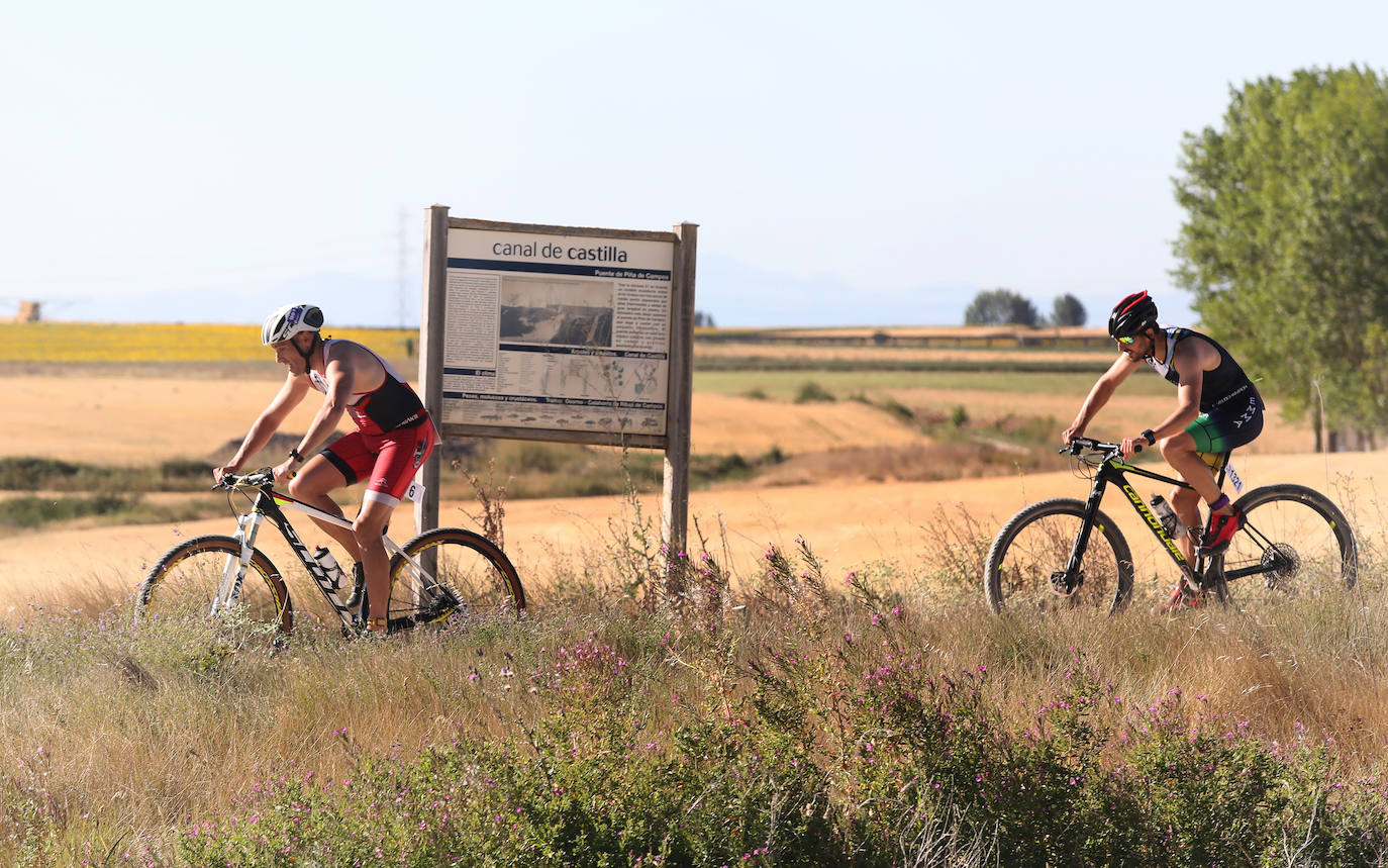 Fotos: Sergio Correa y Laura Fernández vuelan en el Triatlón de Piña