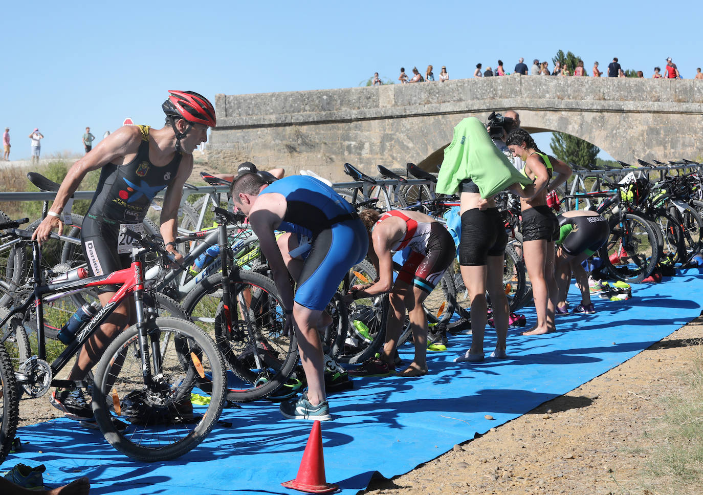 Fotos: Sergio Correa y Laura Fernández vuelan en el Triatlón de Piña