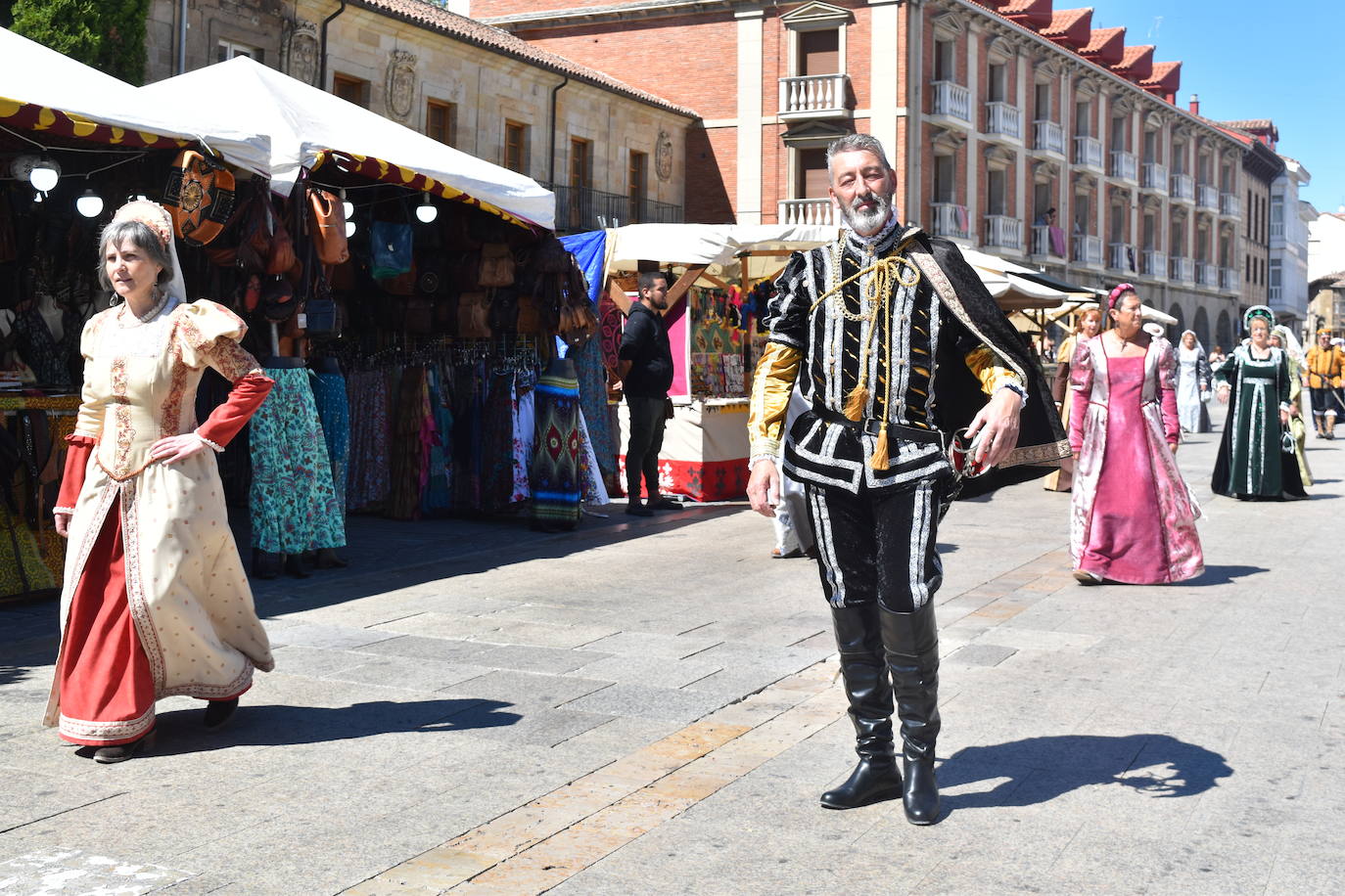 El 29 de julio de 1522 el monarca visitó la villa norteña y fue recibido por el Marqués de Aguilar y su esposa. 