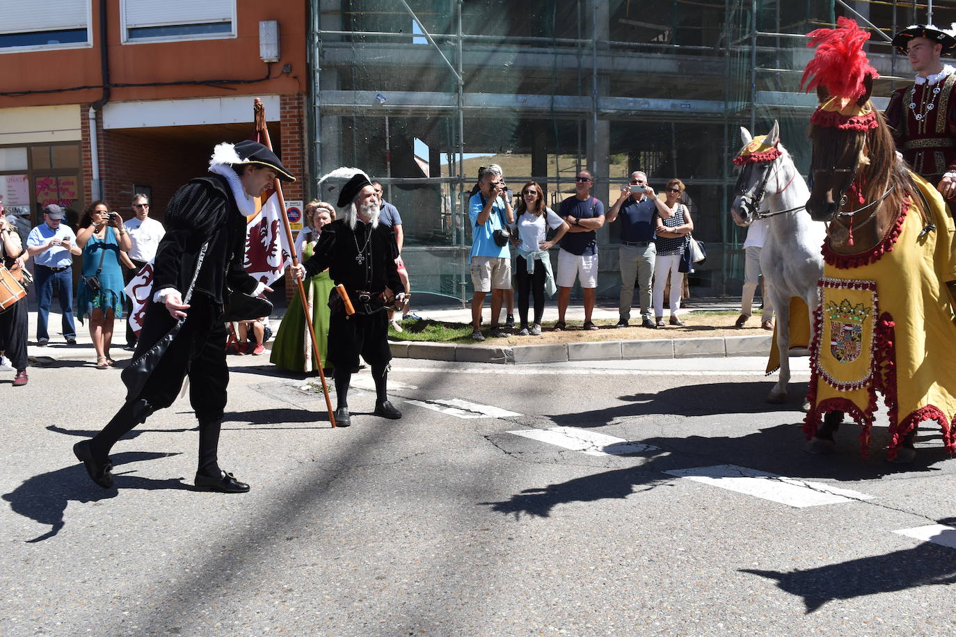 El 29 de julio de 1522 el monarca visitó la villa norteña y fue recibido por el Marqués de Aguilar y su esposa. 