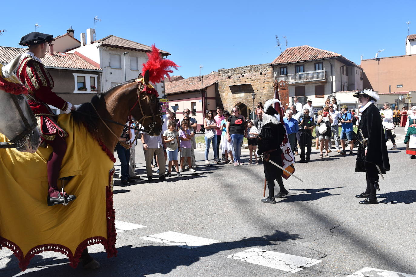 El 29 de julio de 1522 el monarca visitó la villa norteña y fue recibido por el Marqués de Aguilar y su esposa. 