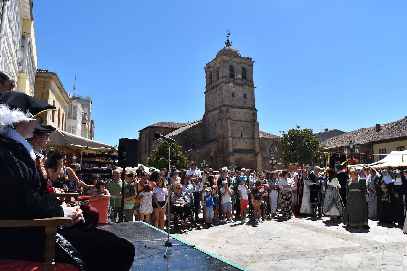 El 29 de julio de 1522 el monarca visitó la villa norteña y fue recibido por el Marqués de Aguilar y su esposa. 