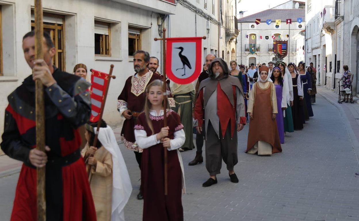 Desfile histórico en Campaspero. 