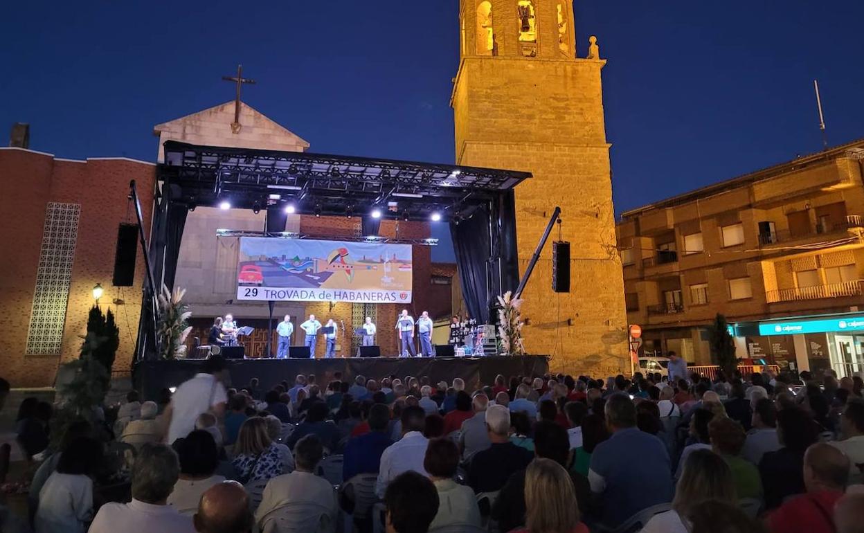 El escenario de la plaza de España de Mayorga. 