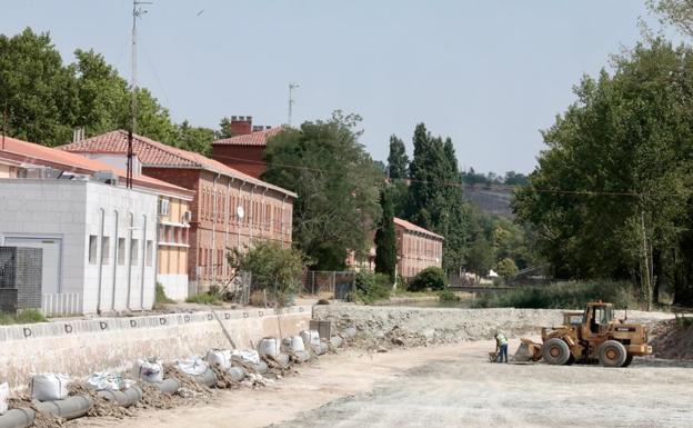 Viviendas junto a la dársena. 