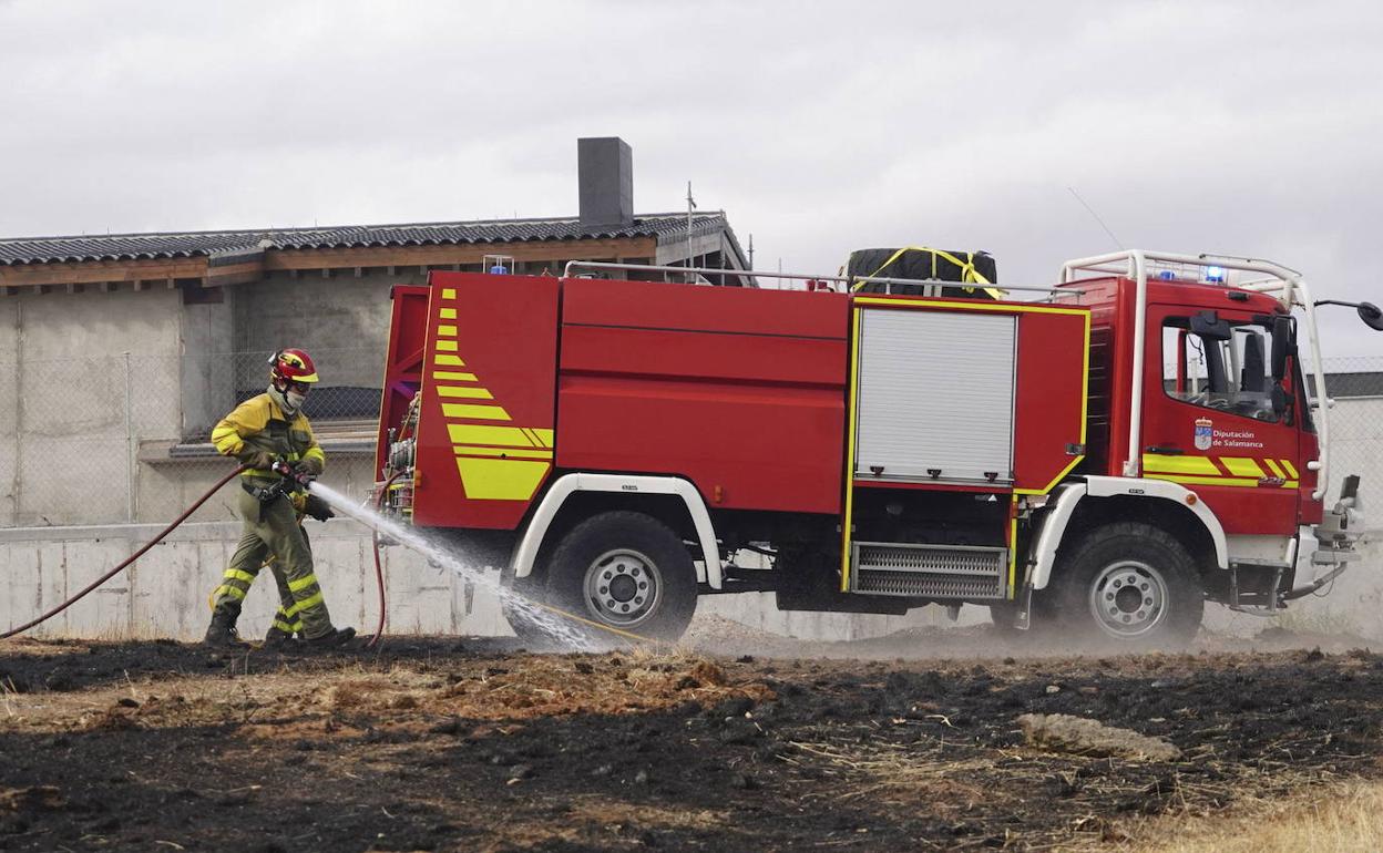 Un fuego registrado en Santa Marta de Tormes obliga a desalojar un camping cercano