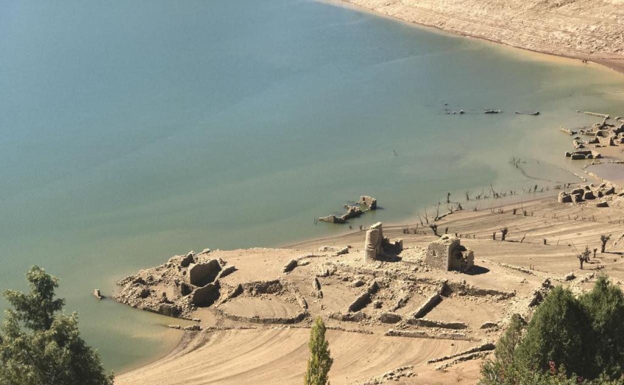 Embalse de los Barrios de Luna. 