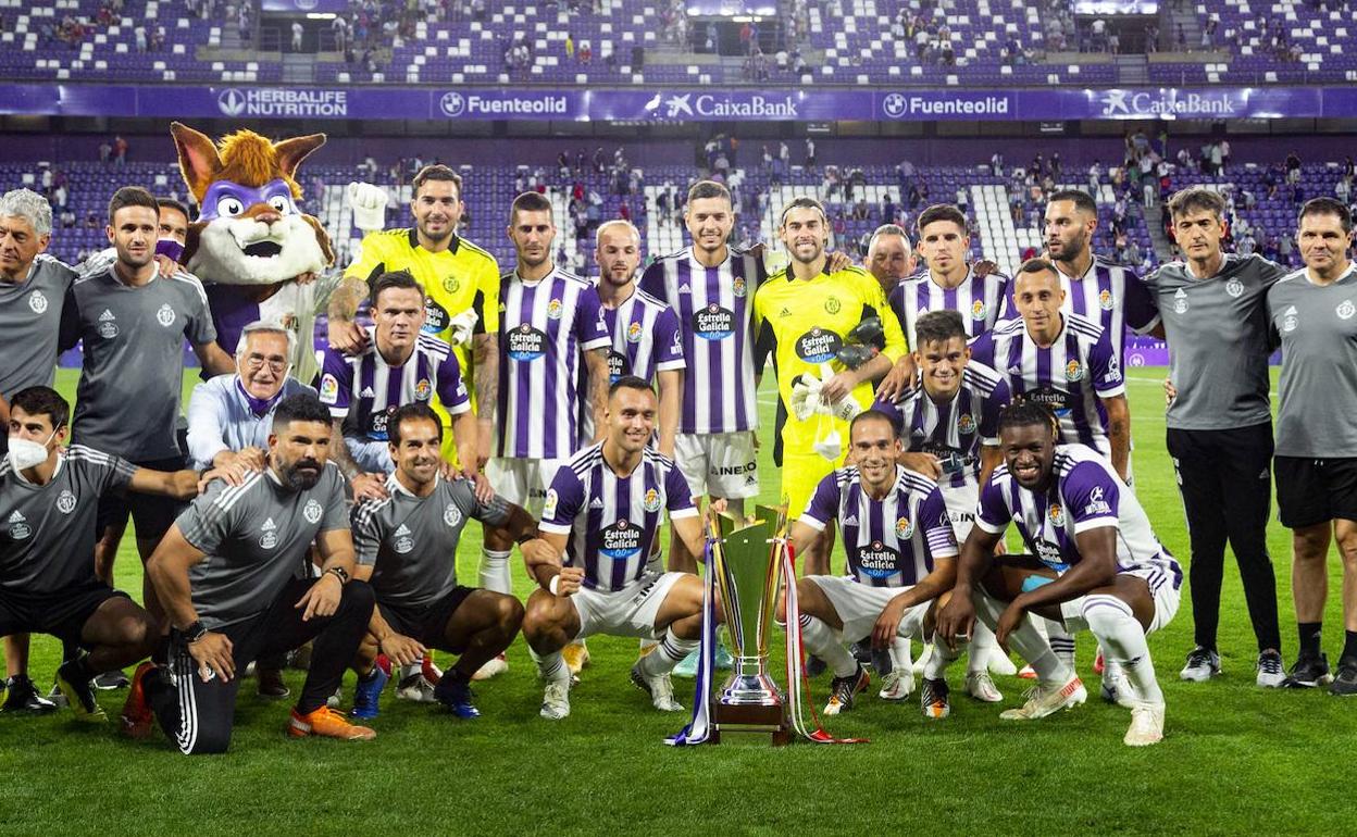 El Real Valladolid celebra el último Trofeo Ciudad de Valladolid ganado al Rayo Vallecano. 