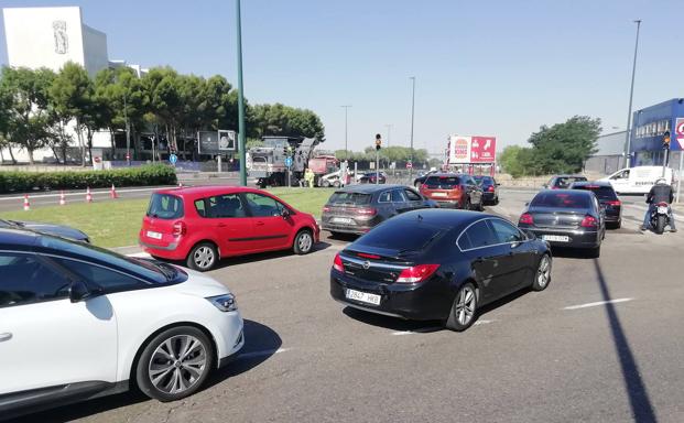 Retenciones en la glorieta de San Agustín por las obras de fresado de la calzada. 