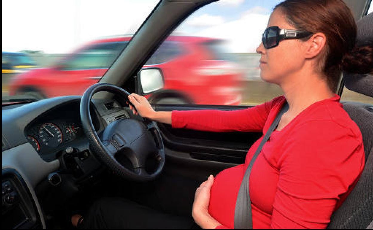 Conducir embarazada: todas las claves para hacerlo con seguridad