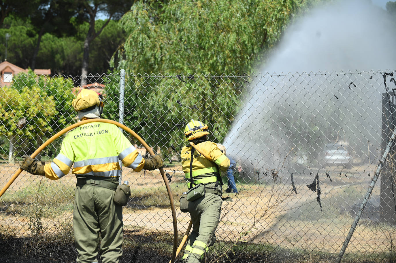 Labores de extinción de incendios en Villamarciel.