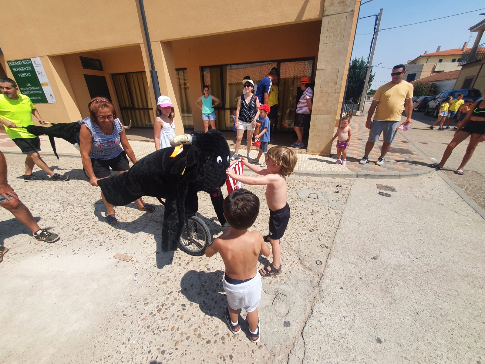 Fotos: Doñinosde Salamanca disfruta de sus fiestas pese al calor