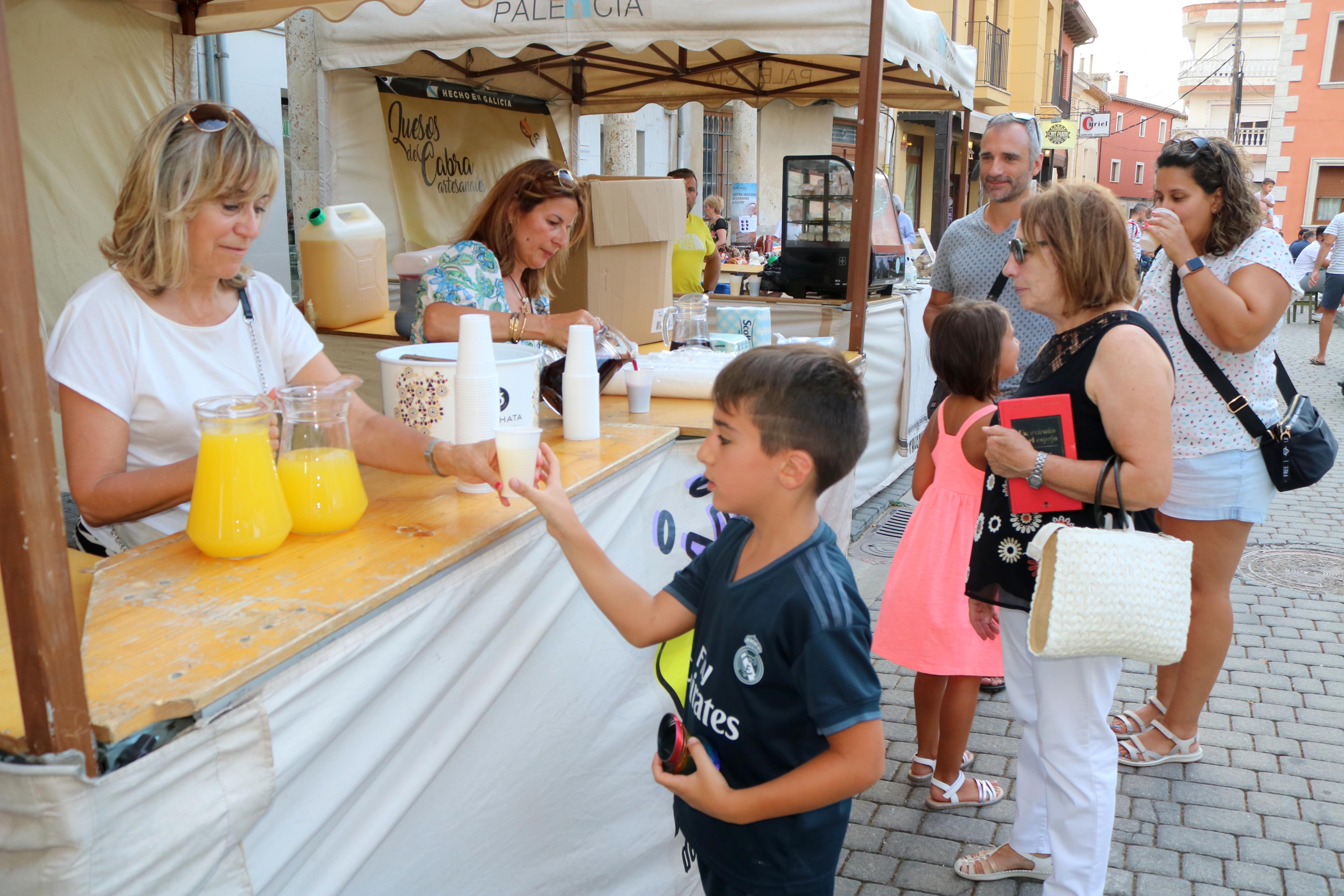 Numerosos cerrateños acudieron a la capital del Cerrato para disfrutar de una animada Feria