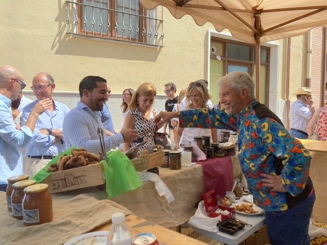 Numerosos cerrateños acudieron a la capital del Cerrato para disfrutar de una animada Feria