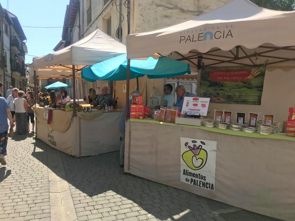 Numerosos cerrateños acudieron a la capital del Cerrato para disfrutar de una animada Feria