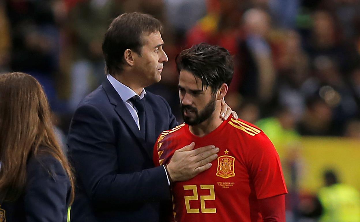 Julen Lopetegui e Isco, durante la etapa del entrenador en la selección española.