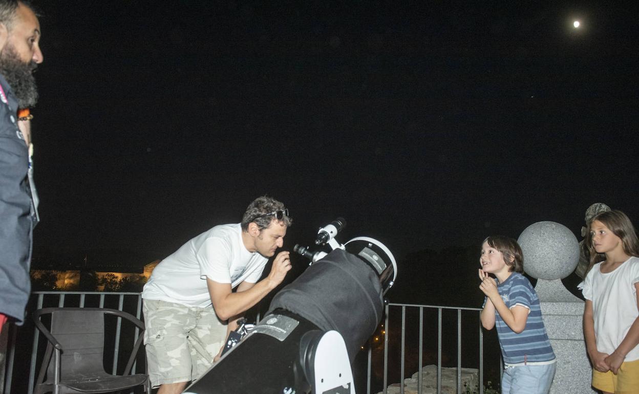 Actividades para la visualización de la luna llena. 