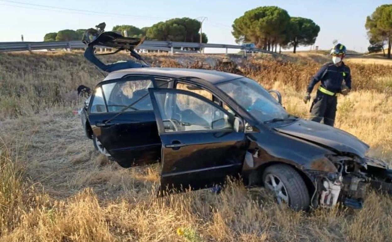 Vehículo accidentado en Rubí de Bracamonte.