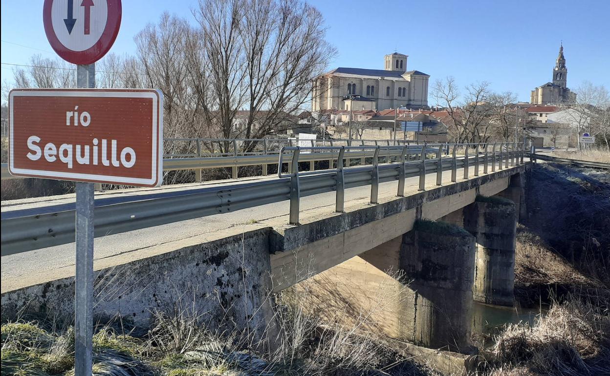 El río Sequillo, a su paso por Medina de Rioseco. 