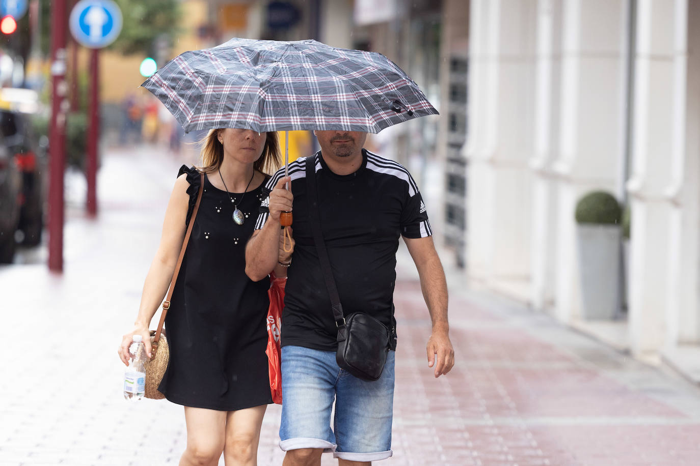 Fotos: La lluvia vuelve a aparecer en Valladolid en pleno récord de temperaturas máximas