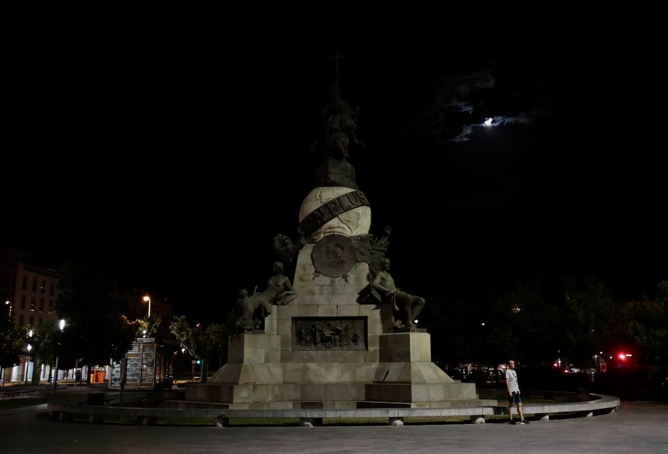 Plaza de Colón, ya apagada.