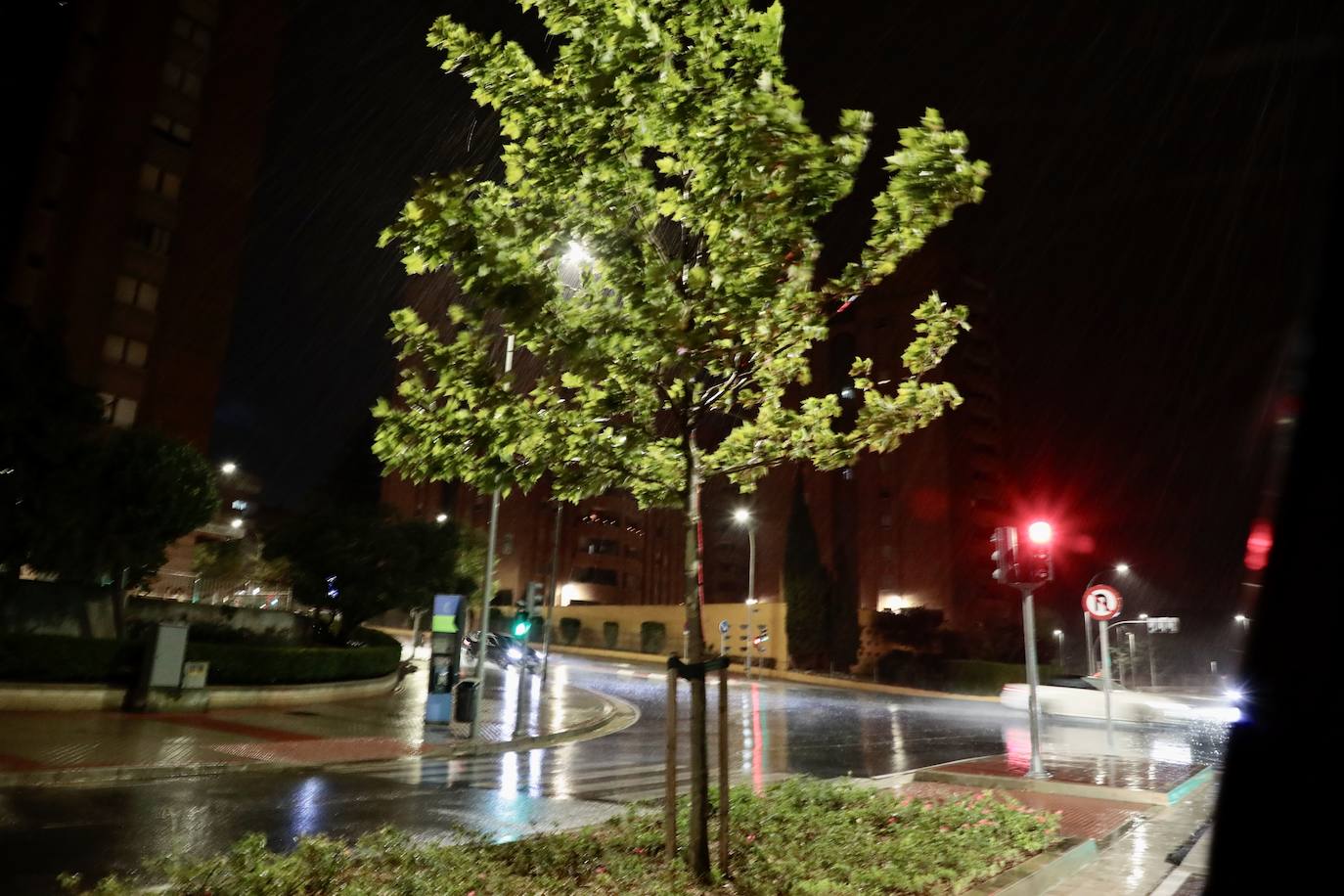 Fotos: La lluvia vuelve a aparecer en Valladolid en pleno récord de temperaturas máximas