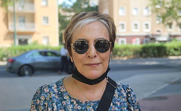 Belén Conde, encargada de peluquería de 62 años: «Mi hermano cuando empezó la pandemia, justo el 18 de marzo, en su cumpleaños, ese fue mi primer contacto estrecho». 