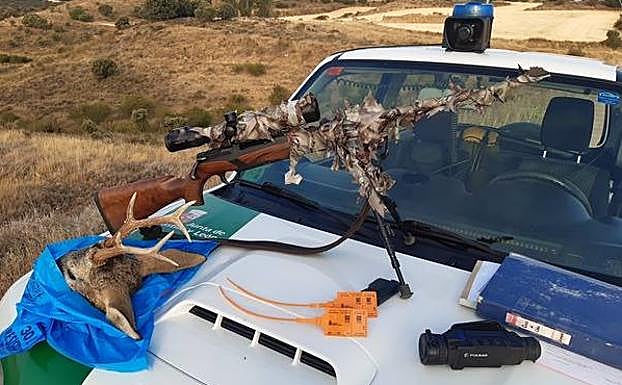 Sorprendido en Soria un cazador con un trofeo de corzo macho obtenido sin visado