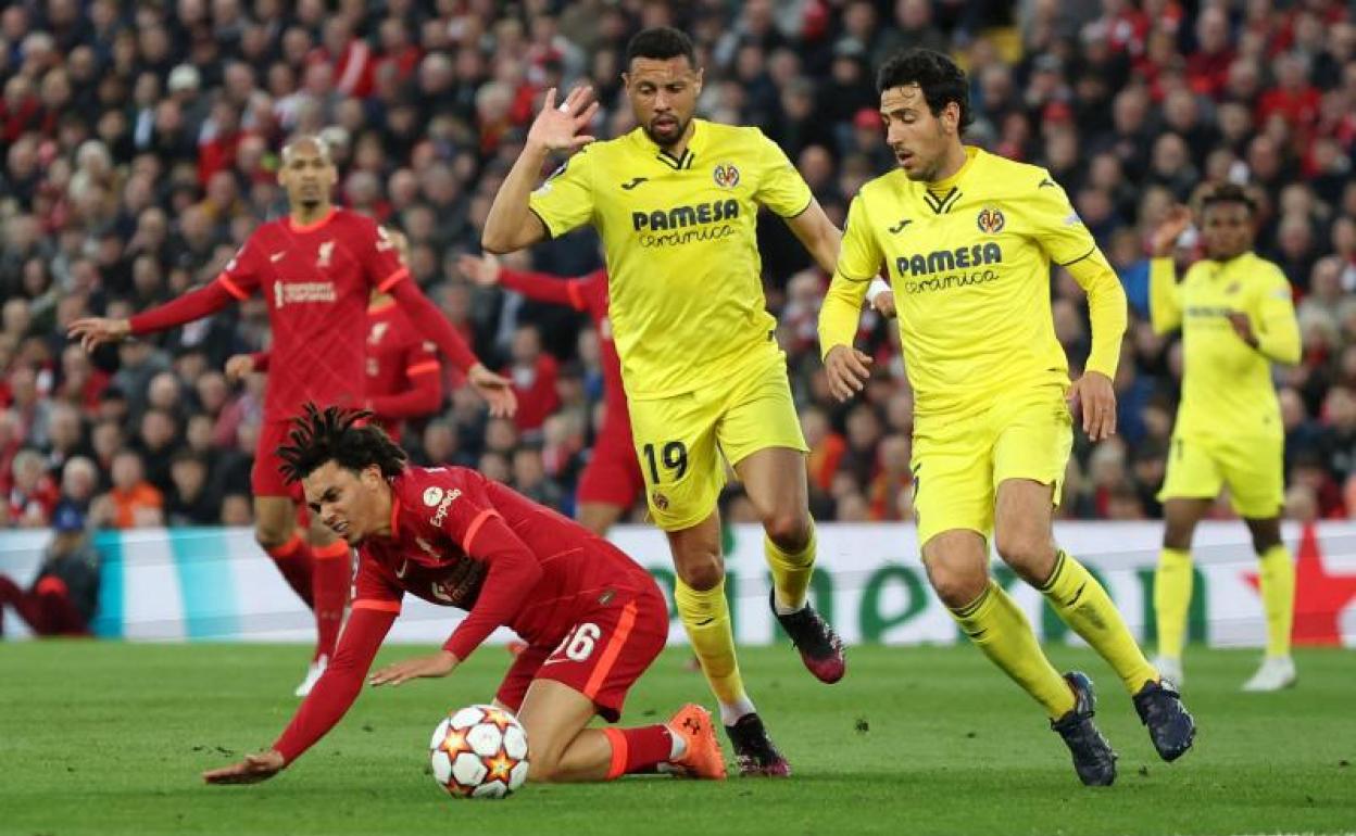 Coquelin y Parejo en el partido de la pasada temporada frente al Liverpool