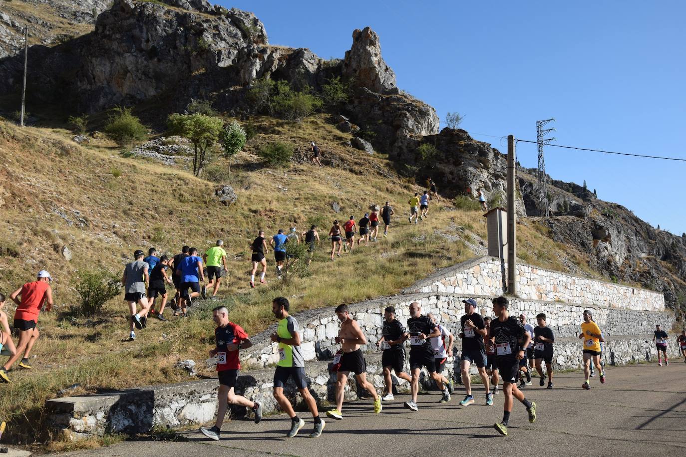 Fotos: La subida a la Cruz como apertura de las fiestas de Velilla