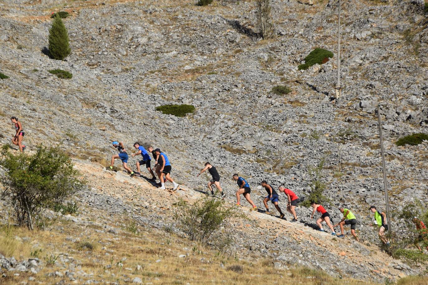 Fotos: La subida a la Cruz como apertura de las fiestas de Velilla
