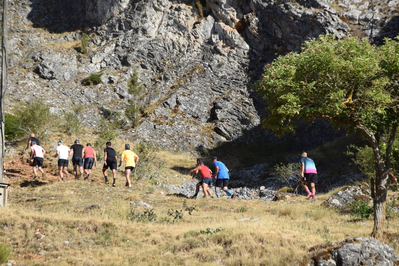 Fotos: La subida a la Cruz como apertura de las fiestas de Velilla